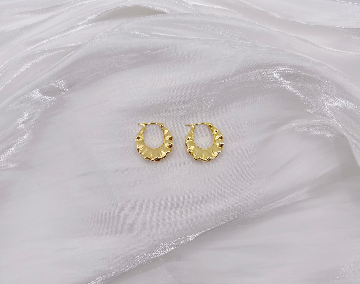 18K Gold Flared Huggie Earrings (Mini)