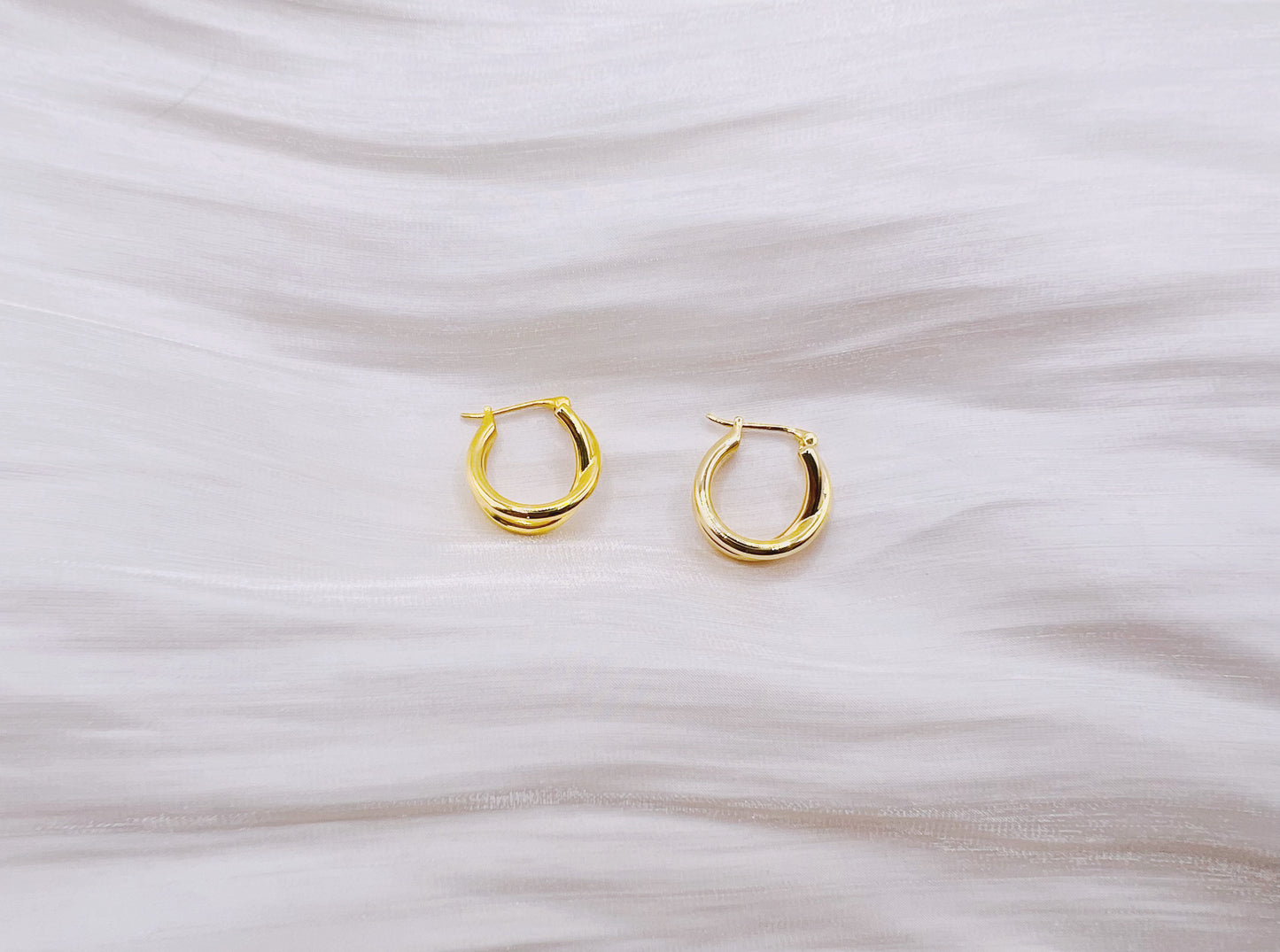 18K Gold - Crossed Rope Huggie Earrings