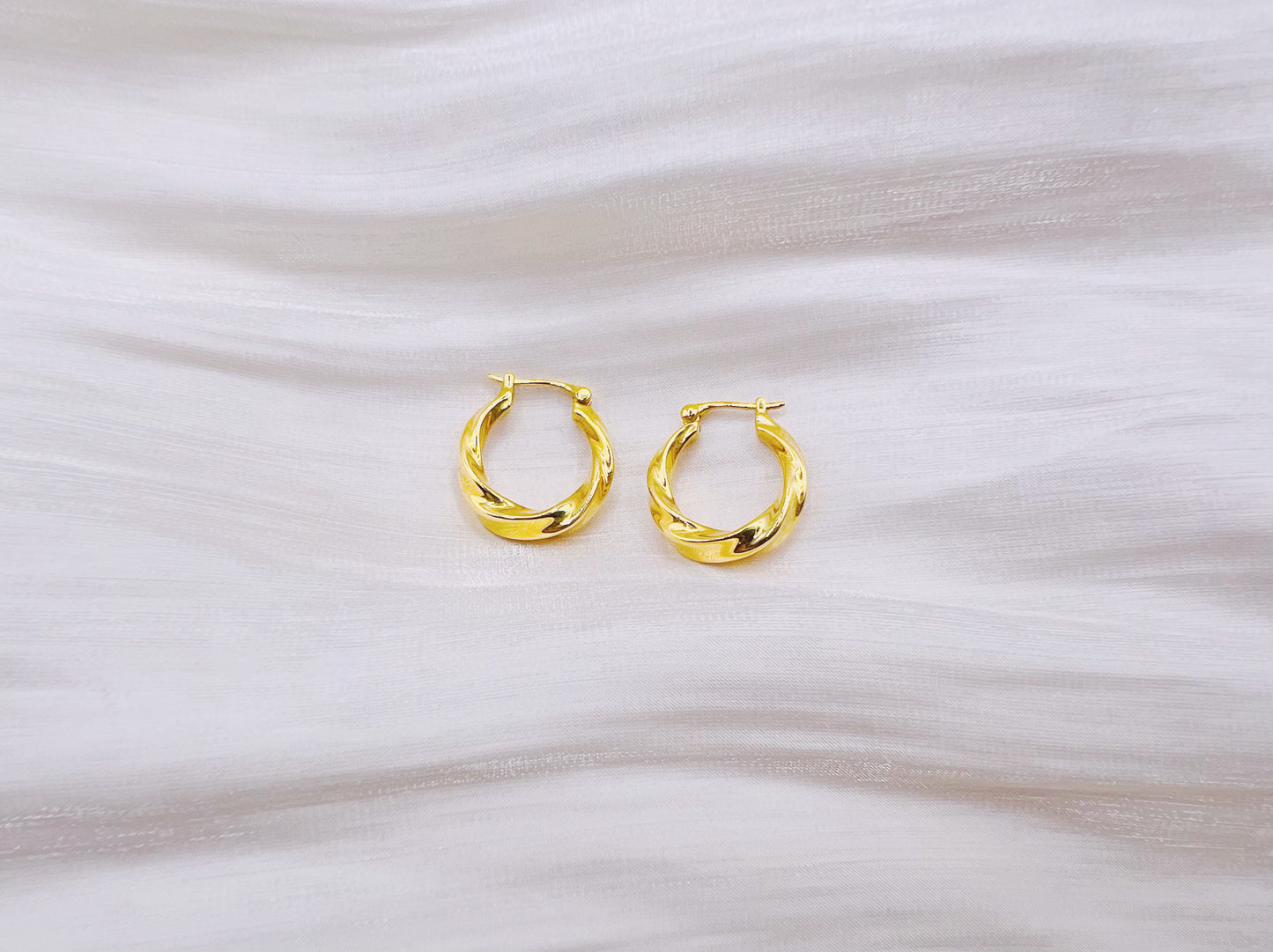 18K Gold - Spiral Huggie Earrings