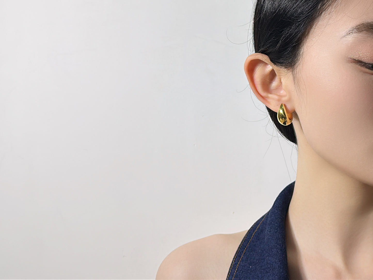 18K Gold - Teardrop Huggie Earrings (Small)
