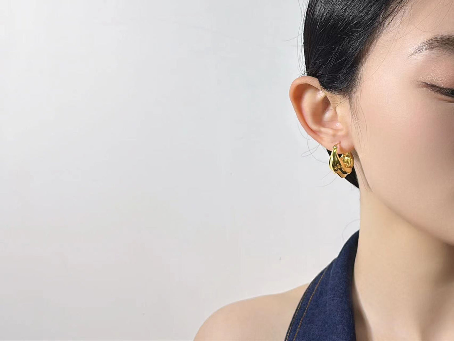 18K Gold - Starfruit Huggie Earrings