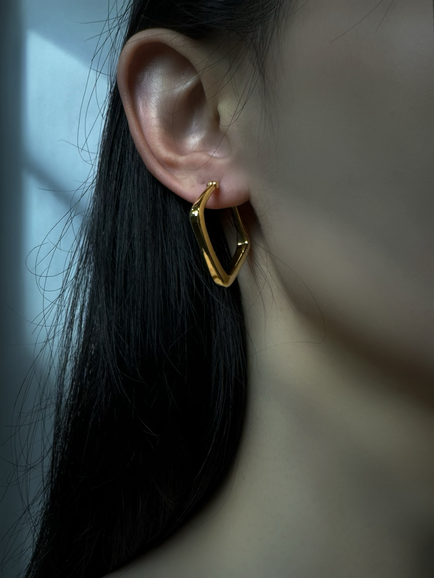 18K Gold - Square Huggie Earrings - ZYE001