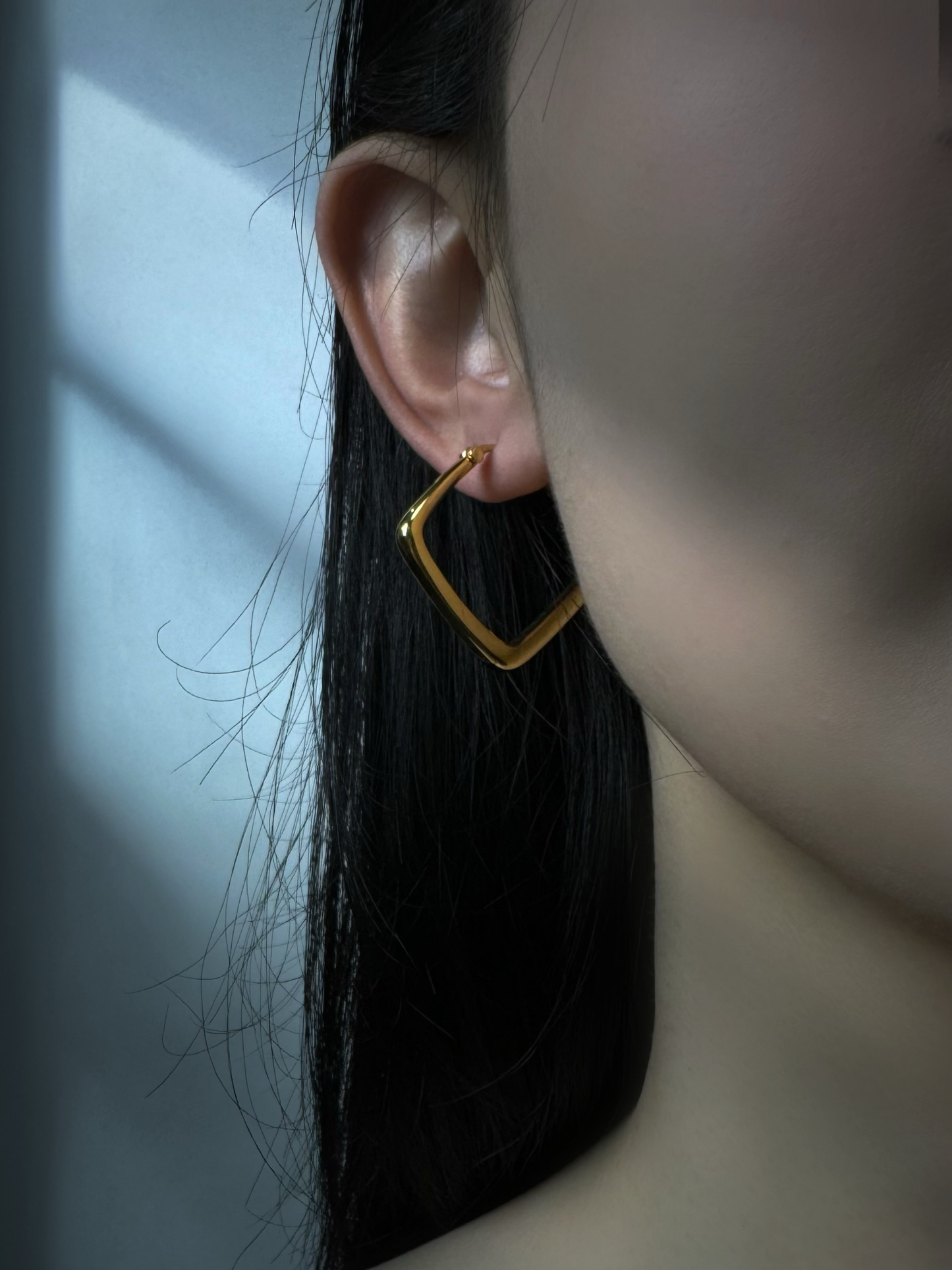 18K Gold - Square Huggie Earrings - ZYE001