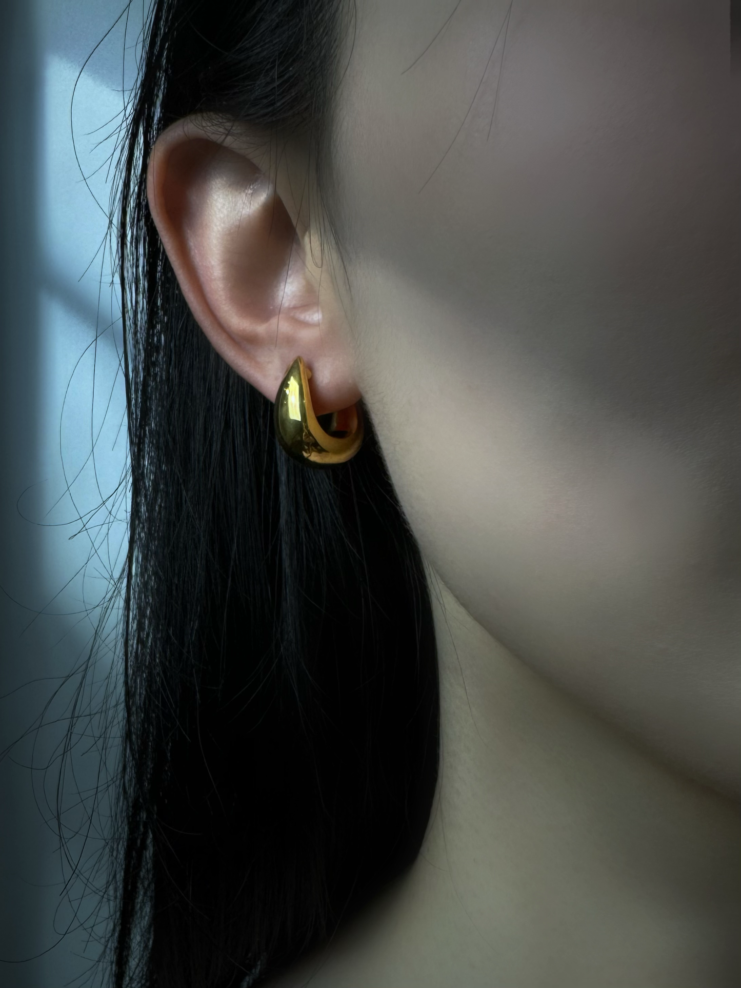 18K Gold - Teardrop Huggie Earrings (Small)