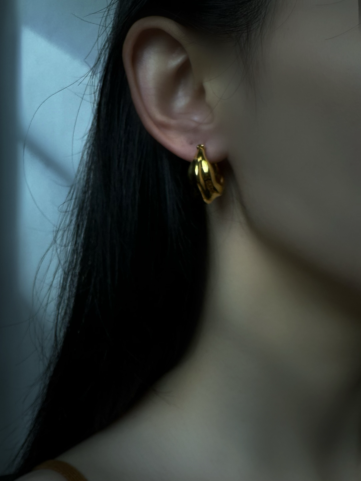 18K Gold - Starfruit Huggie Earrings