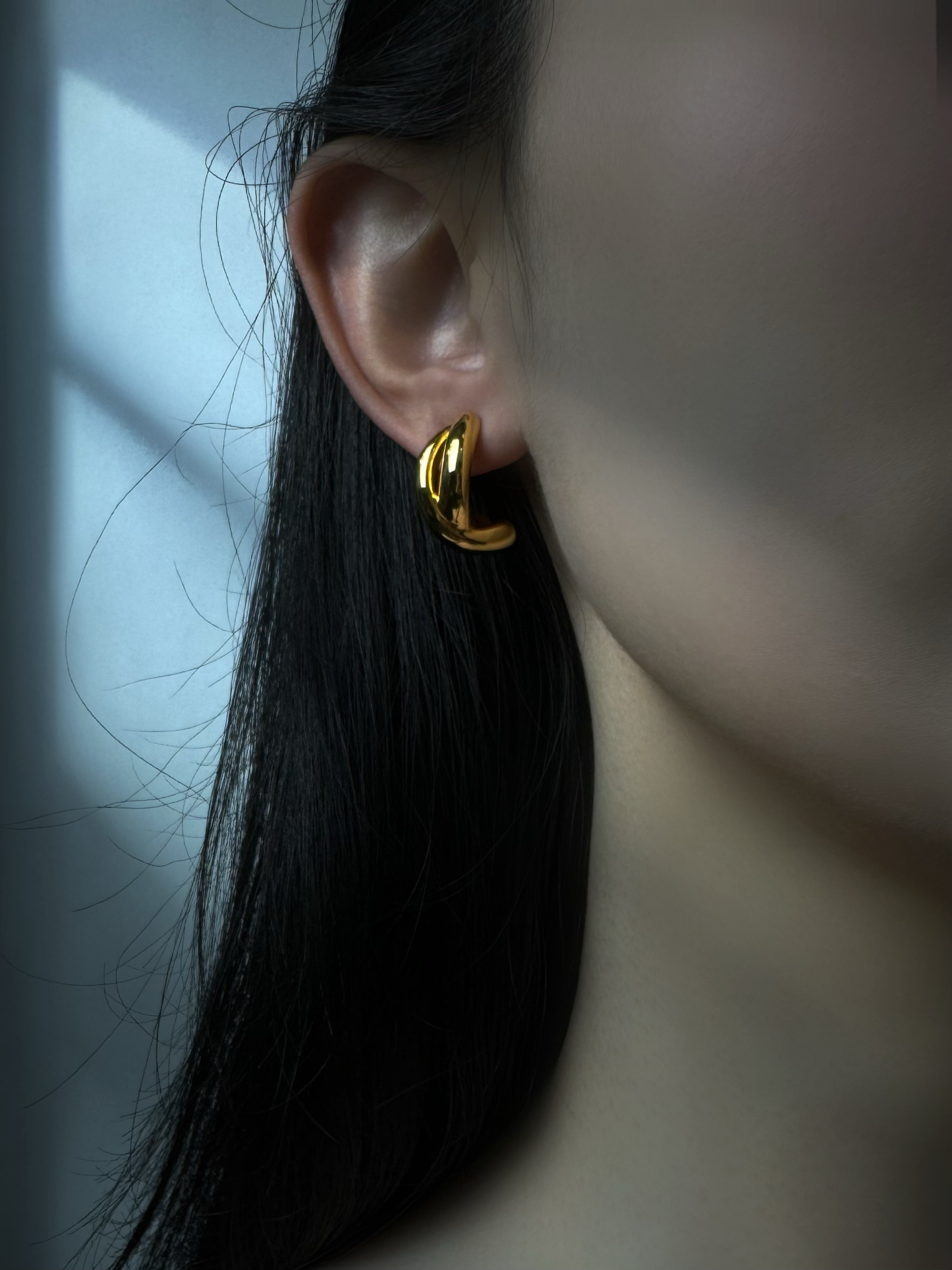 18K Gold - Crisscross Stud Earrings