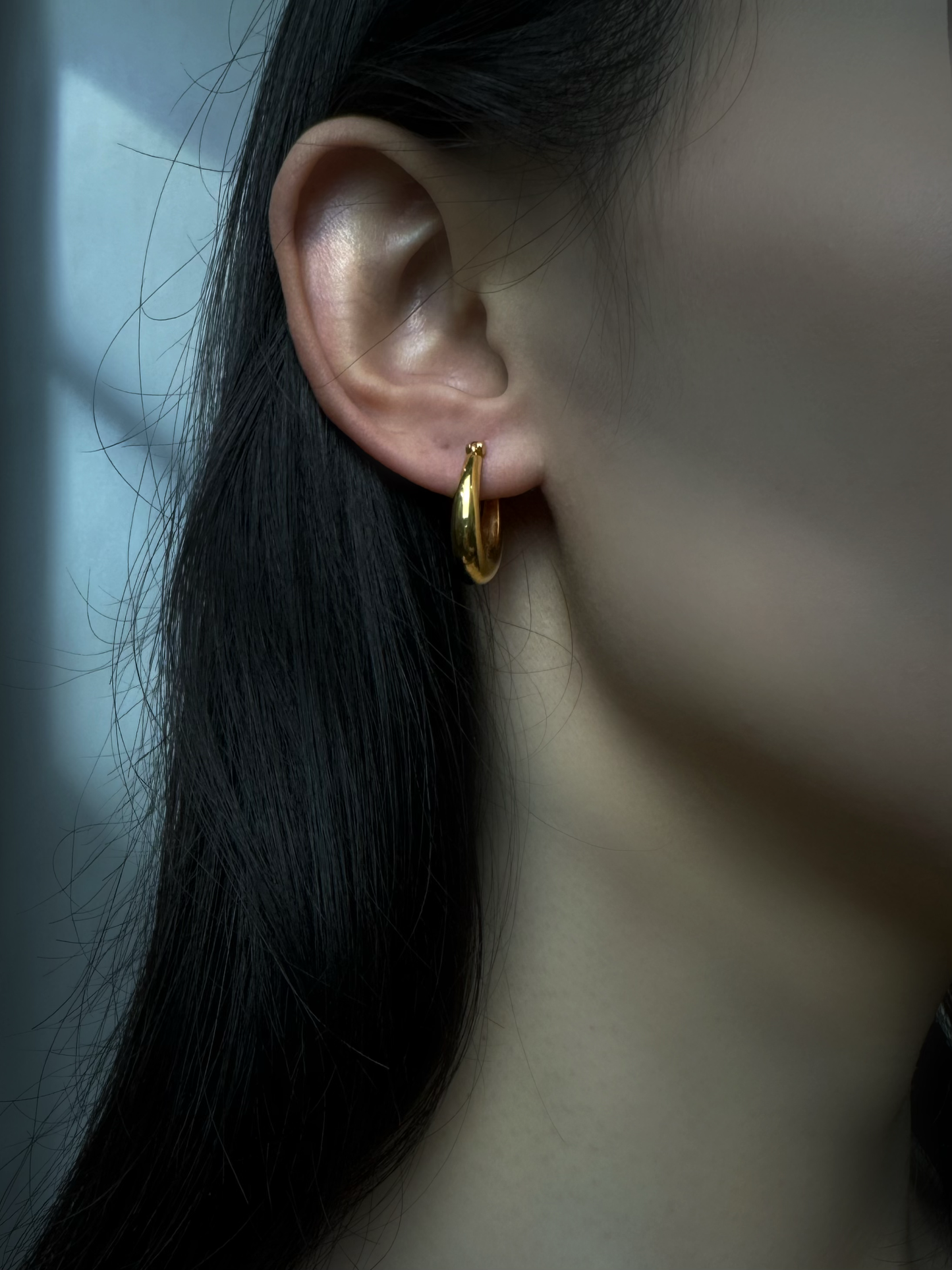 18K Gold Polished Huggie Earrings (Small)