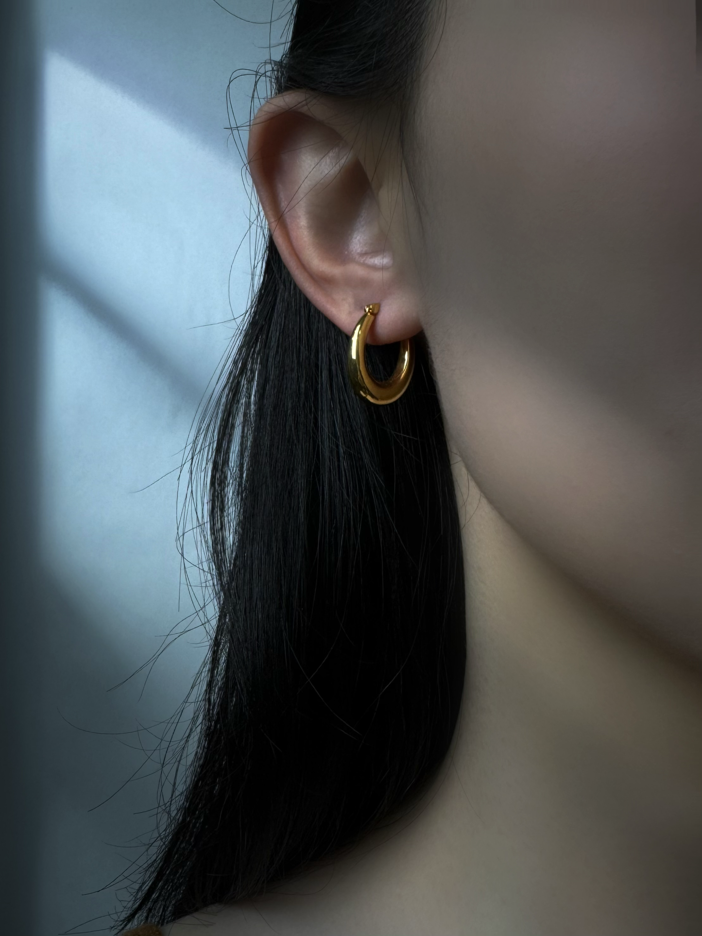 18K Gold Polished Huggie Earrings (Small)