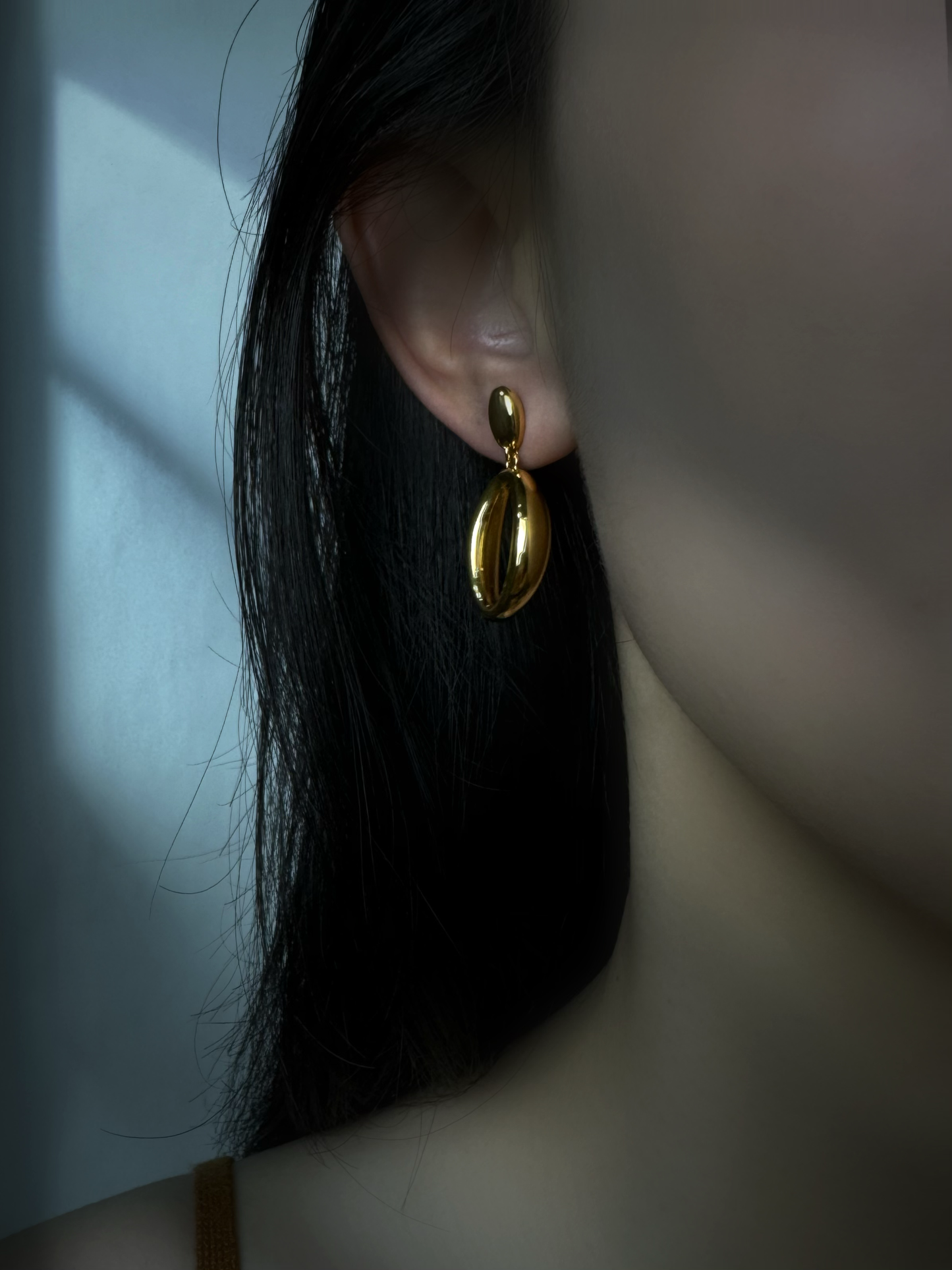 18K Gold - Oval Hoop Earrings