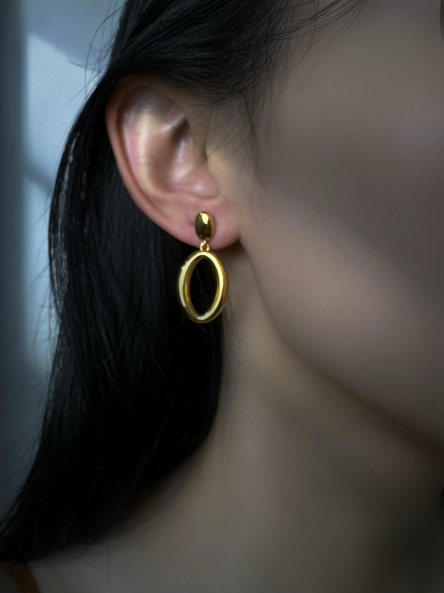 18K Gold - Oval Hoop Earrings