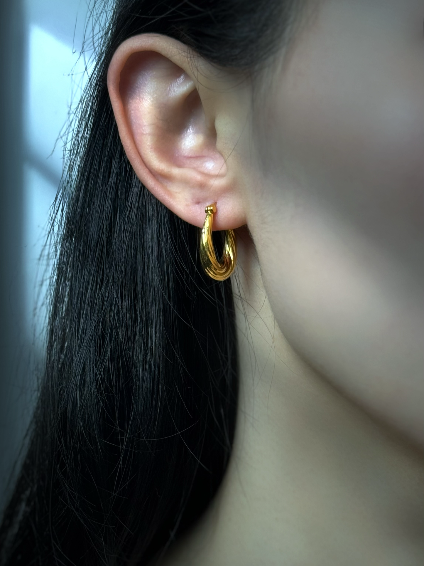 18K Gold - Semi-Oval Huggie Earrings