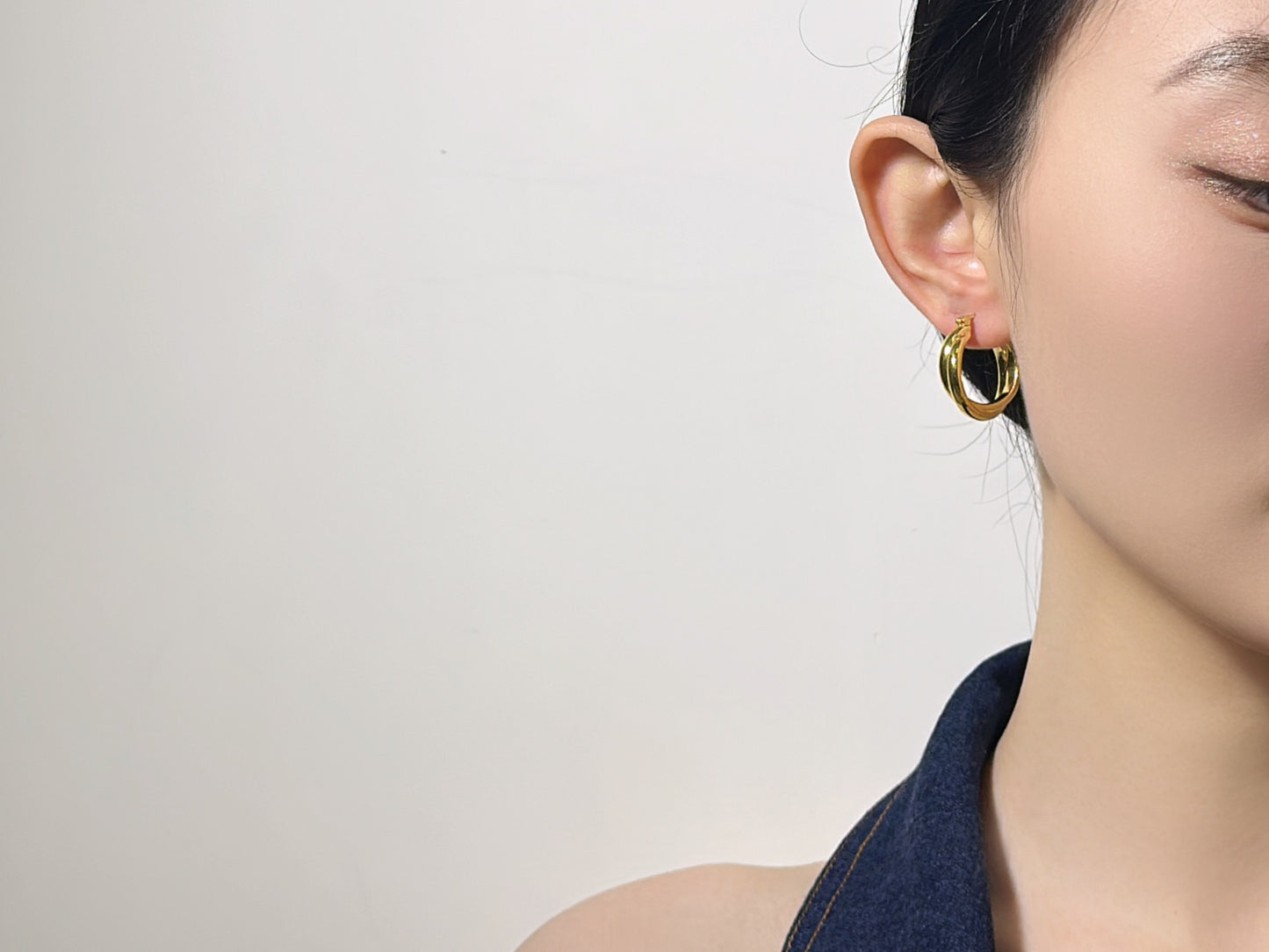 18K Gold - Fine Rope Twist Huggie Earrings