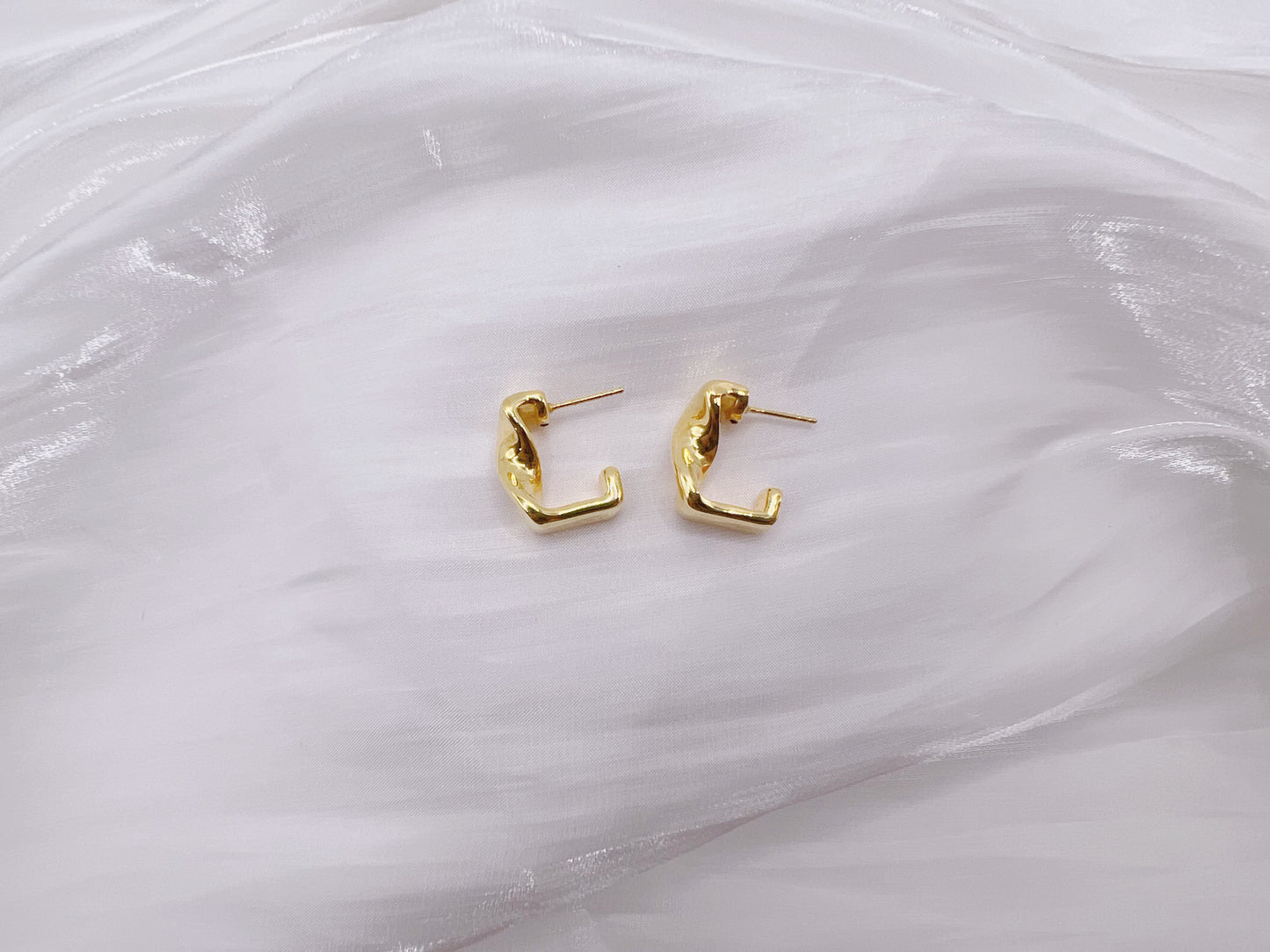 18K Gold - Twisted Square Stud Earrings