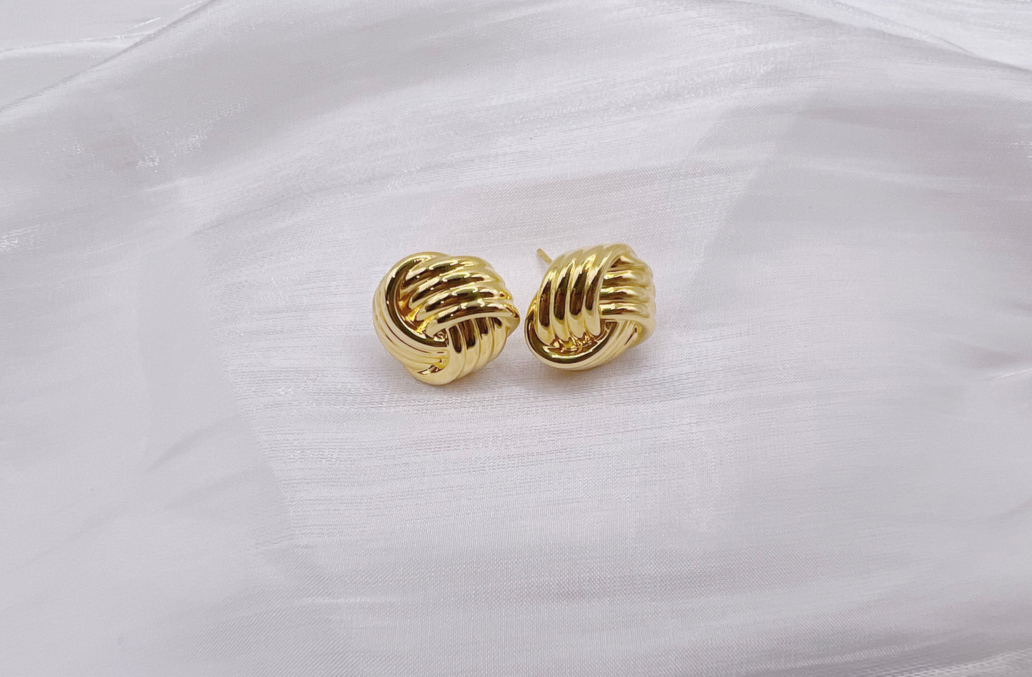 18K Gold - Pinwheel Stud Earrings