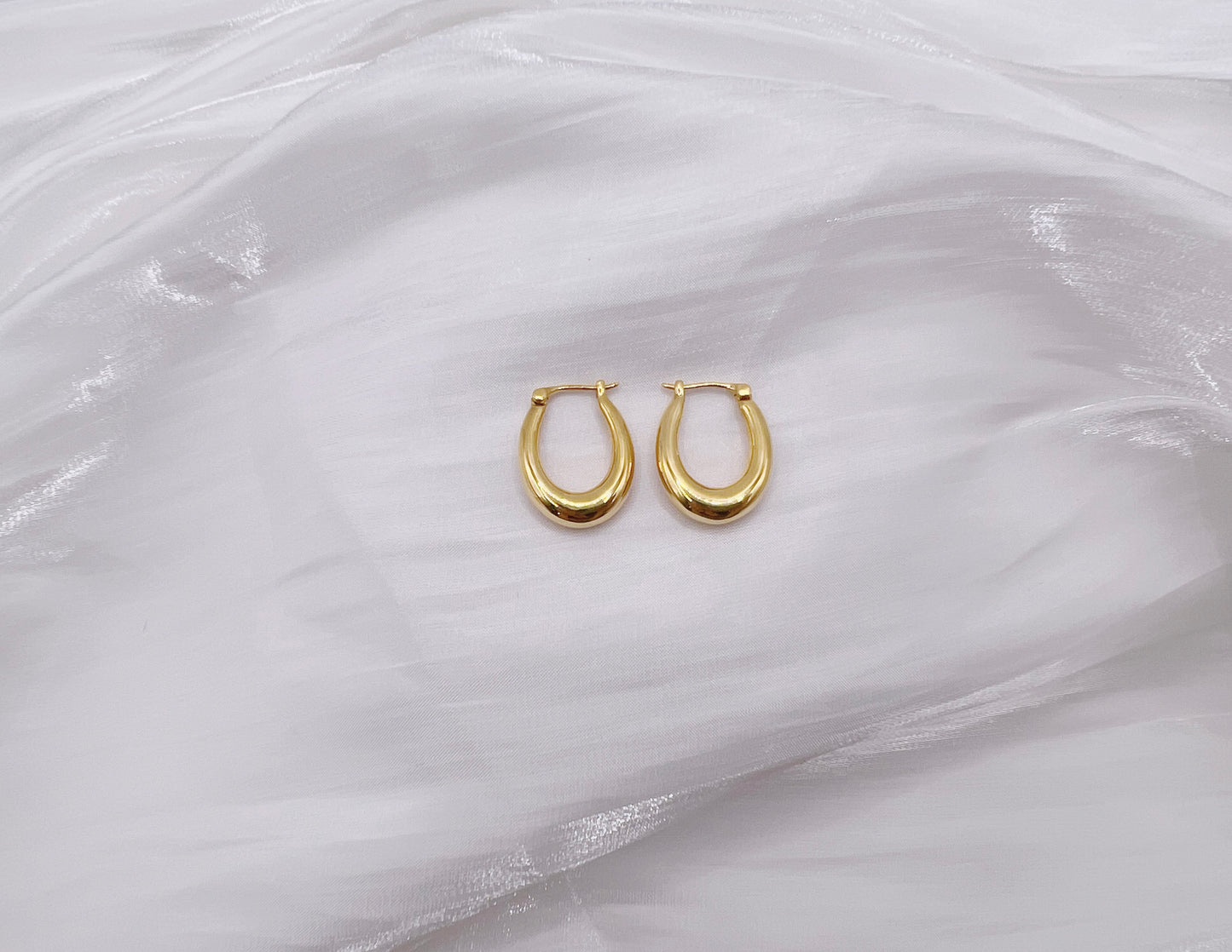 18K Gold - Semi-Oval Huggie Earrings