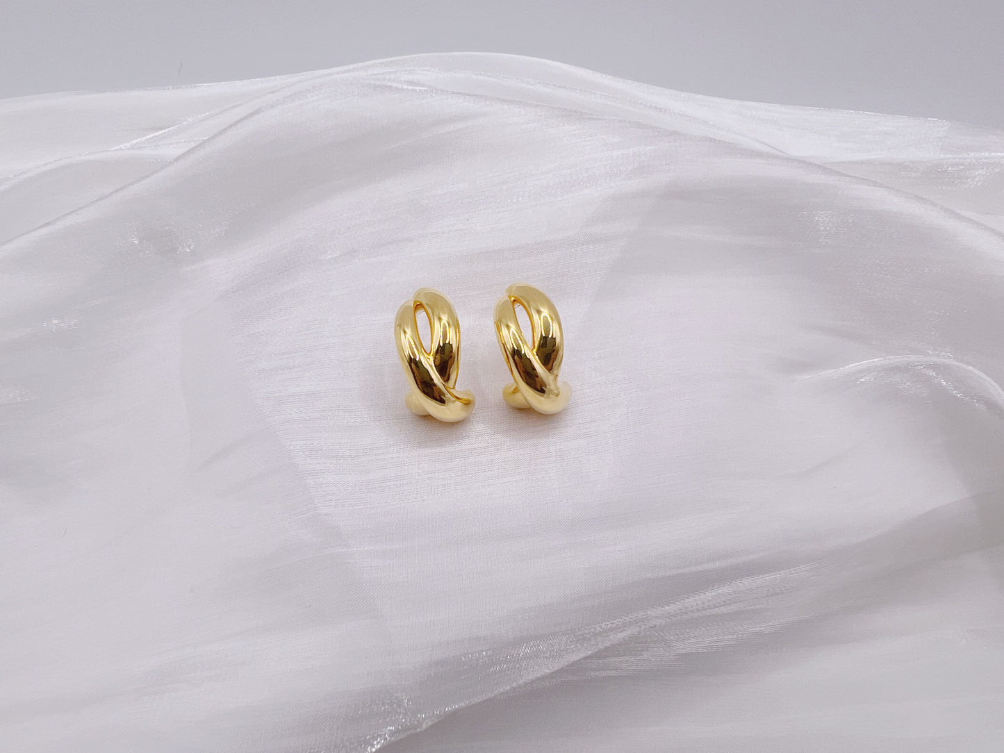 18K Gold - Crisscross Stud Earrings