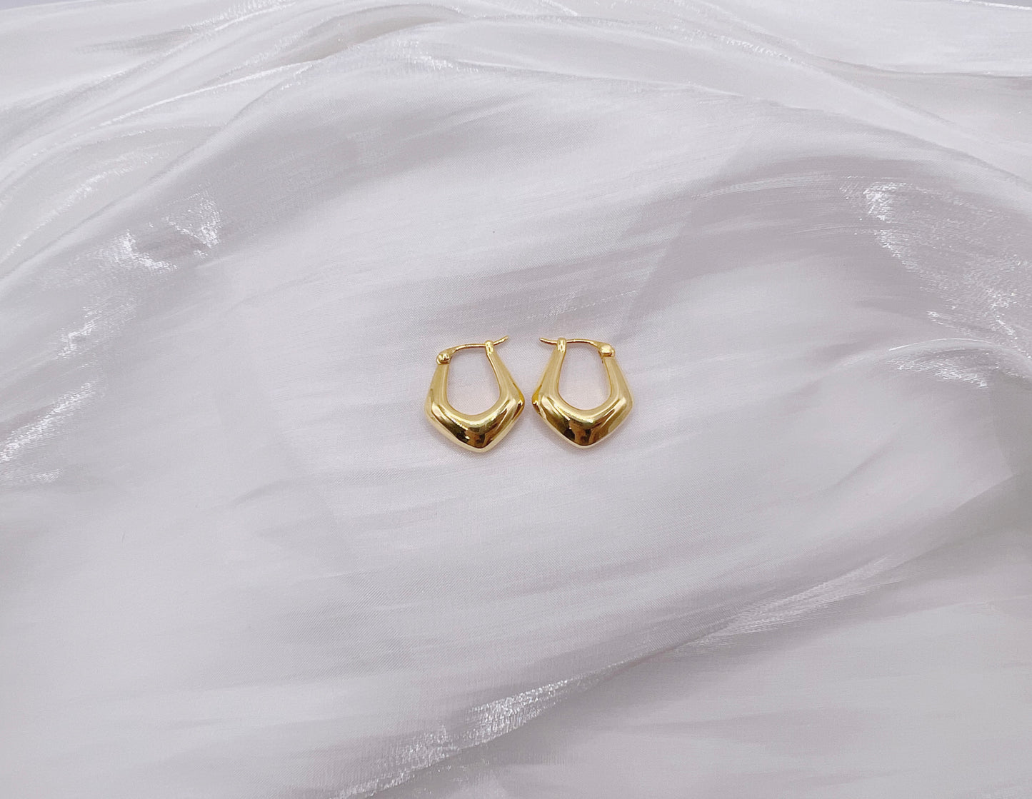 18K Gold - Star Drop Huggie Earrings