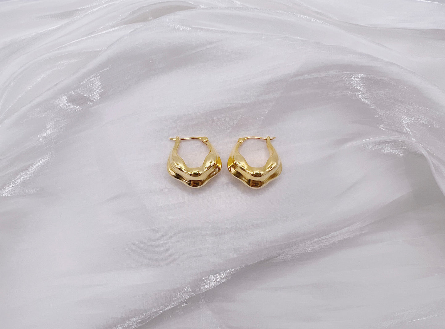 18K Gold - Starfruit Huggie Earrings