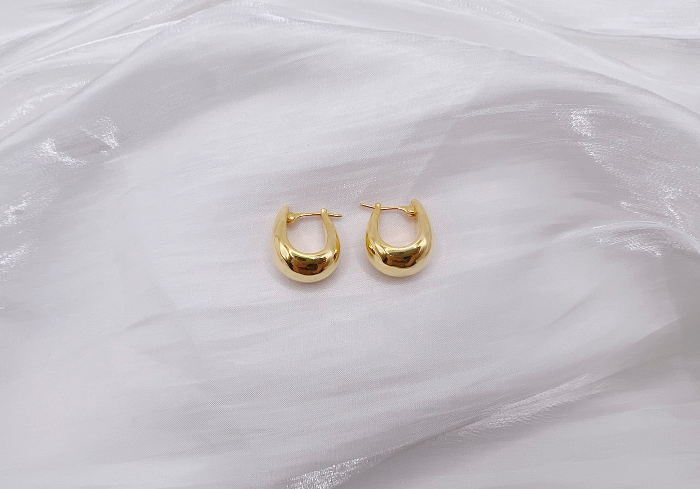 18K Gold - Teardrop Huggie Earrings (Small)