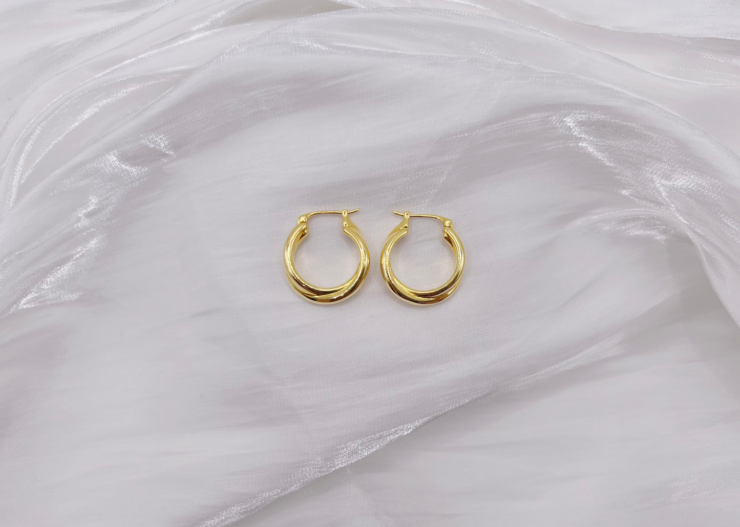 18K Gold - Fine Rope Twist Huggie Earrings