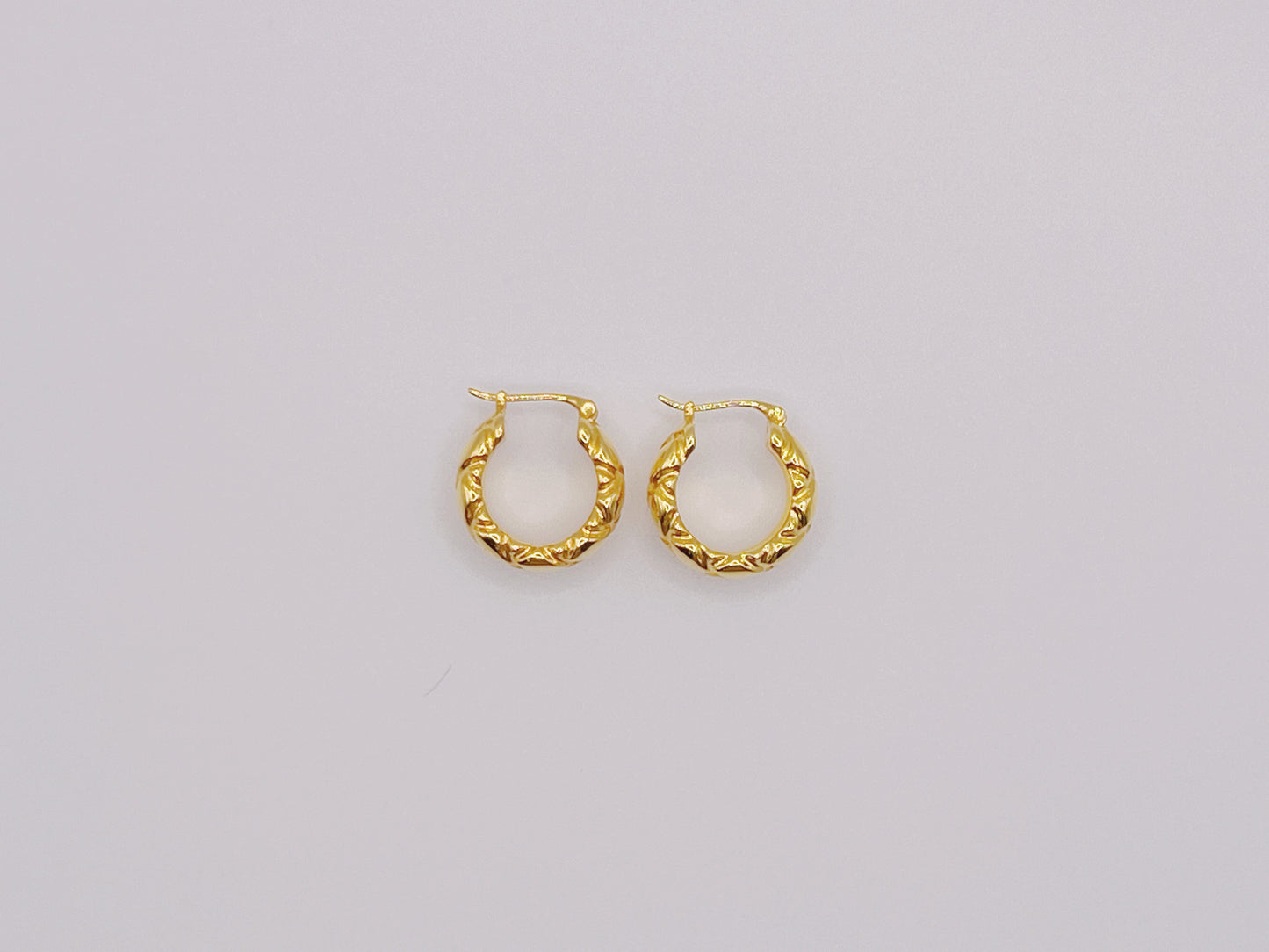 18K Gold - Wheel Huggie Earrings