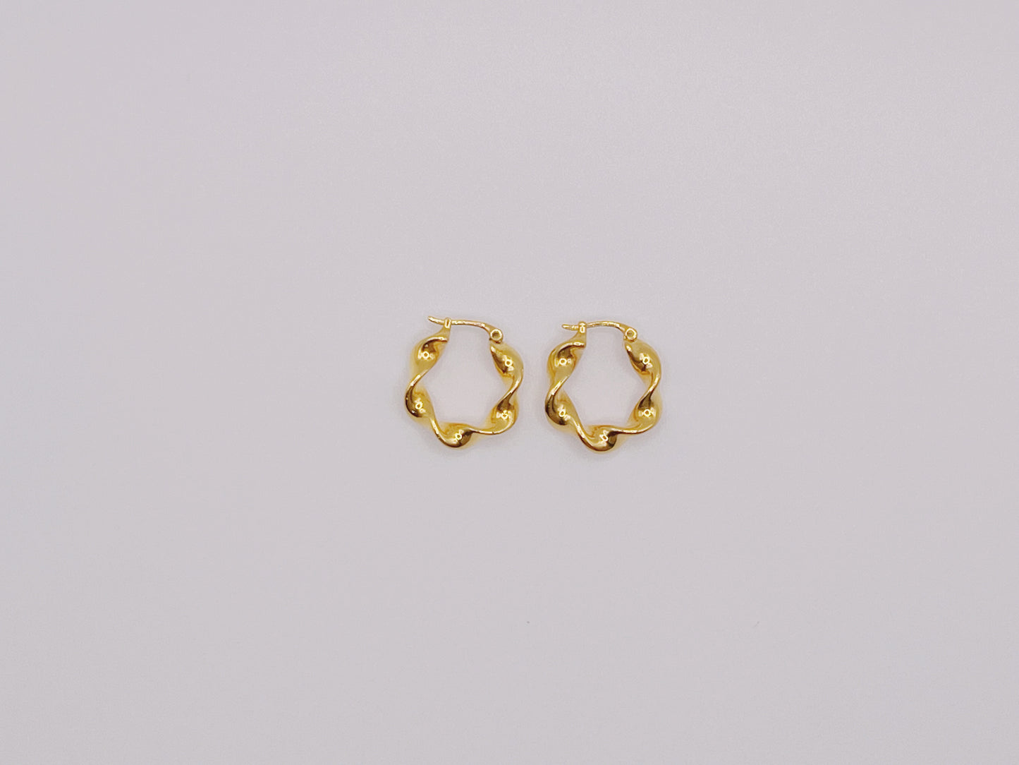 18K Gold - Mobius Huggie Earrings