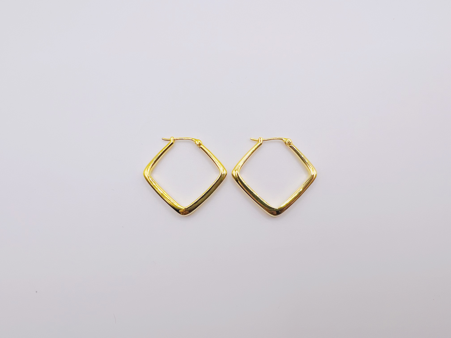 18K Gold - Square Huggie Earrings - ZYE001