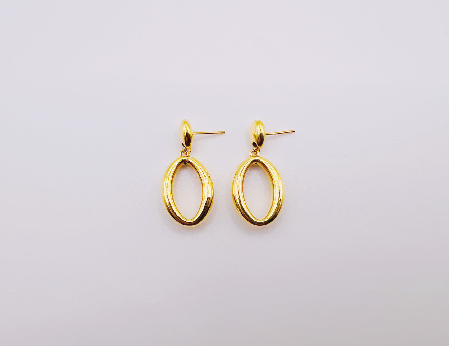 18K Gold - Oval Hoop Earrings