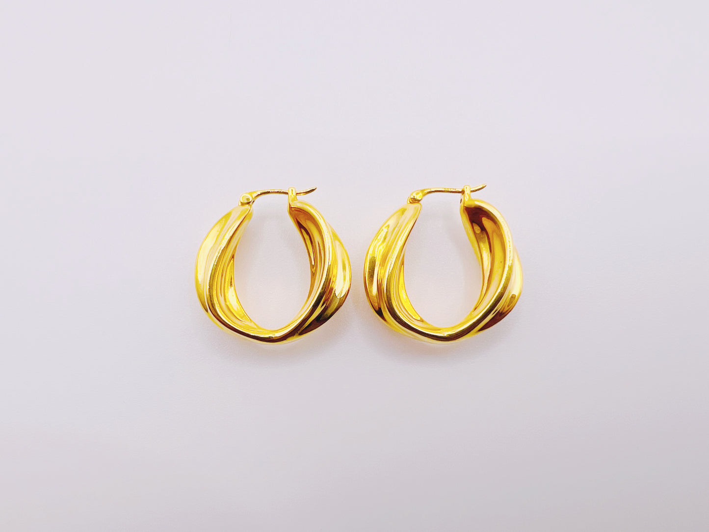 18K Gold - Walnut Shell Huggie Earrings