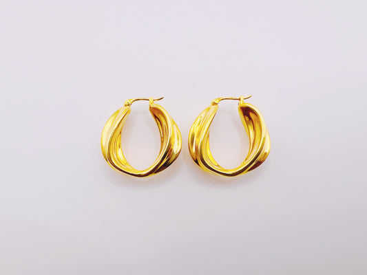 18K Gold - Walnut Shell Huggie Earrings