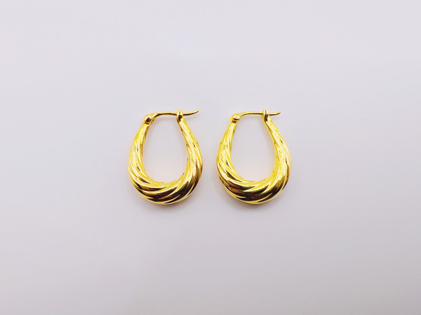 18K Gold - Wavy Huggie Earrings