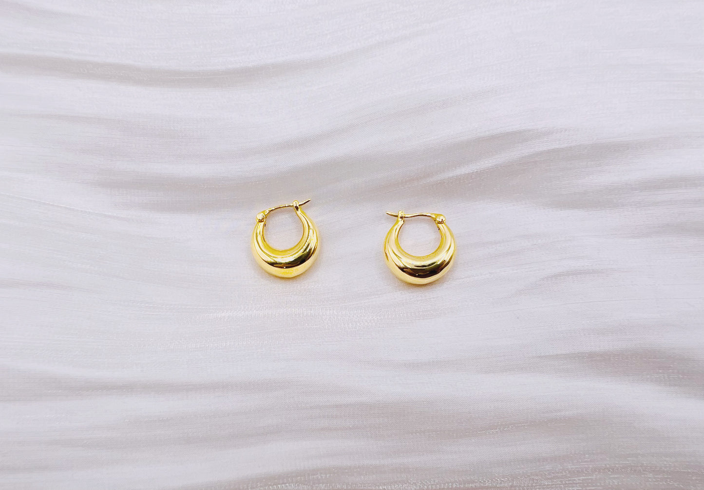 18K Gold - Puffy Crescent Huggie Earrings