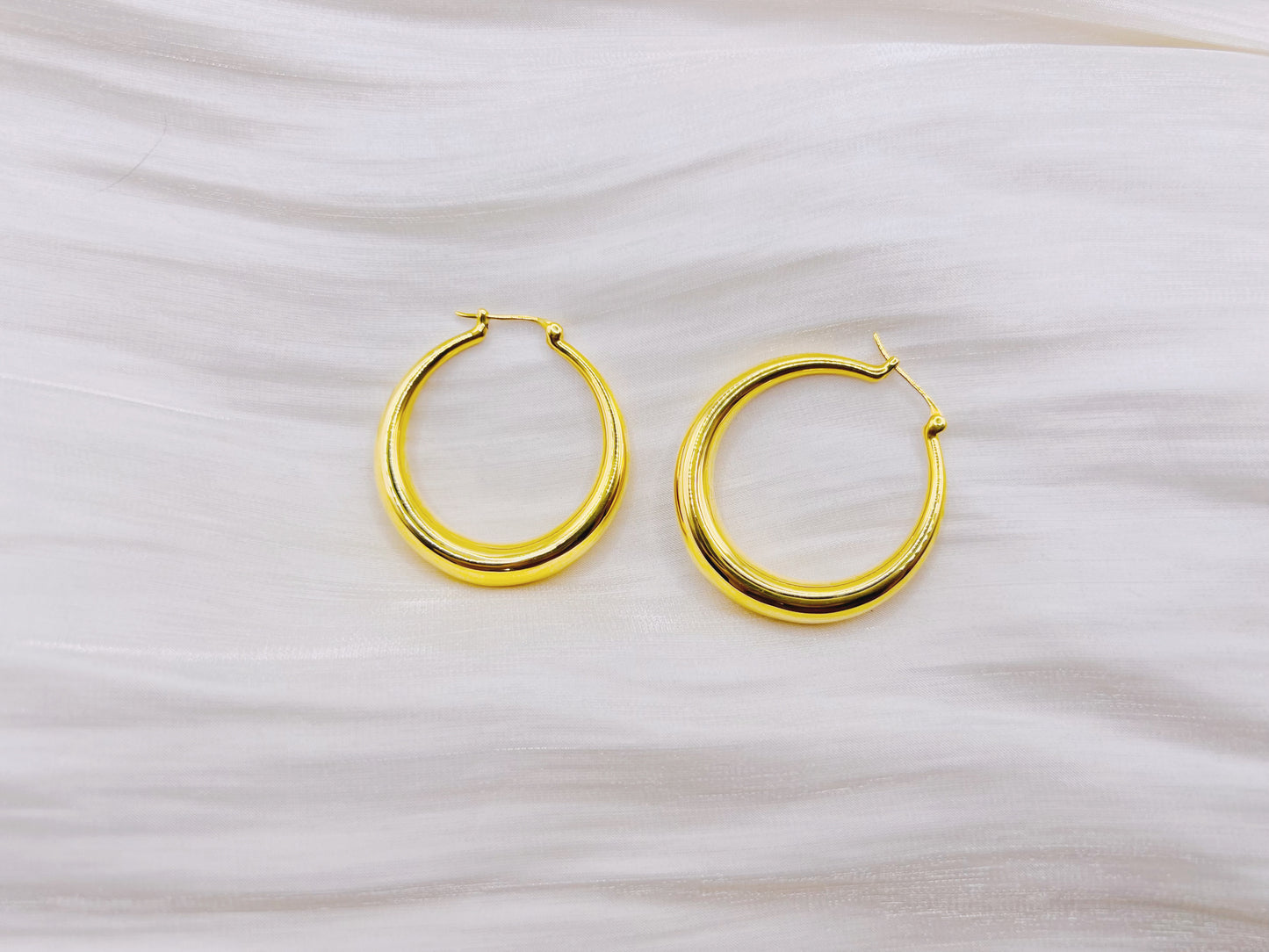 18K Gold Polished Huggie Earrings (Large)