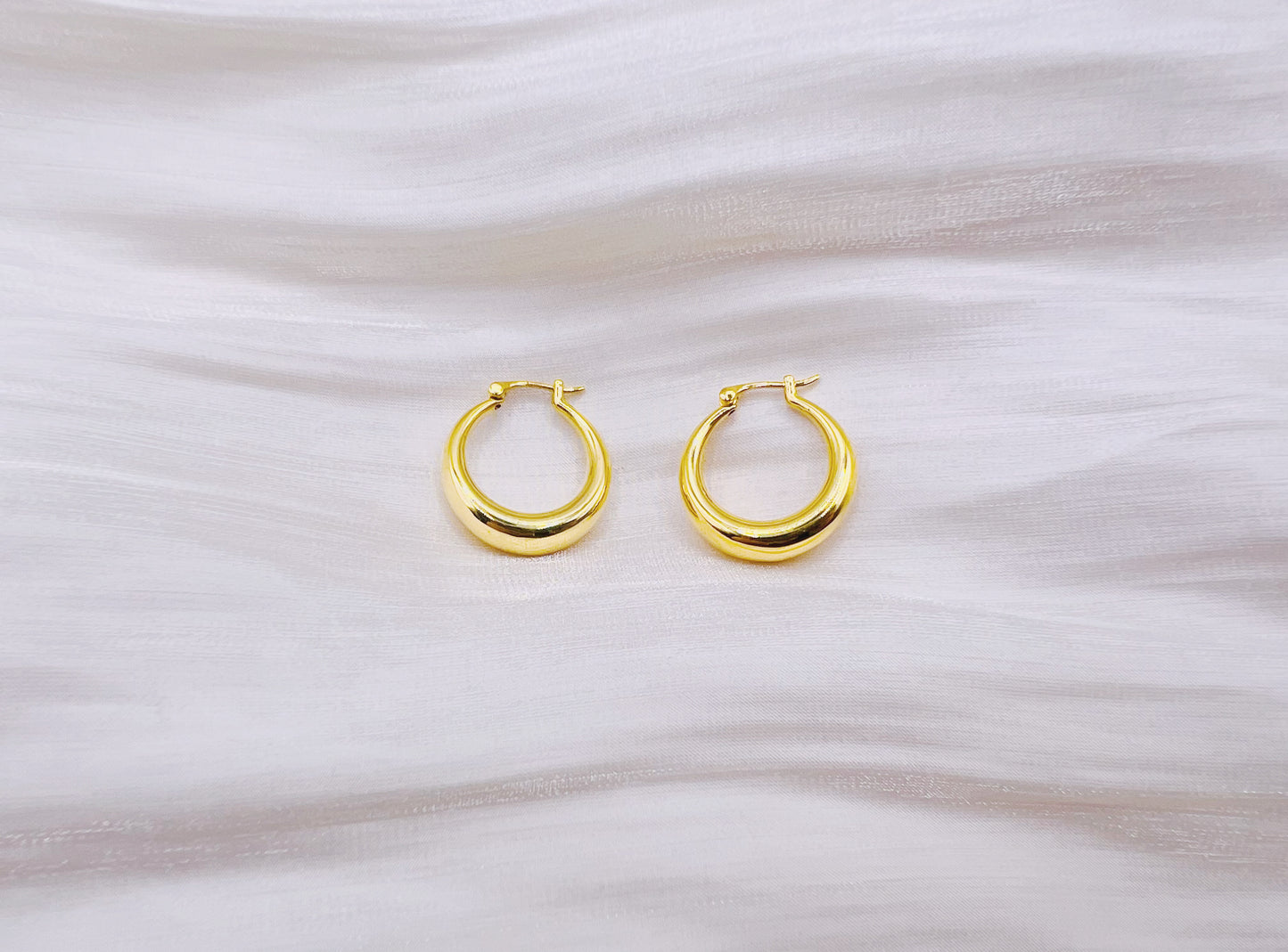18K Gold Polished Huggie Earrings (Small)
