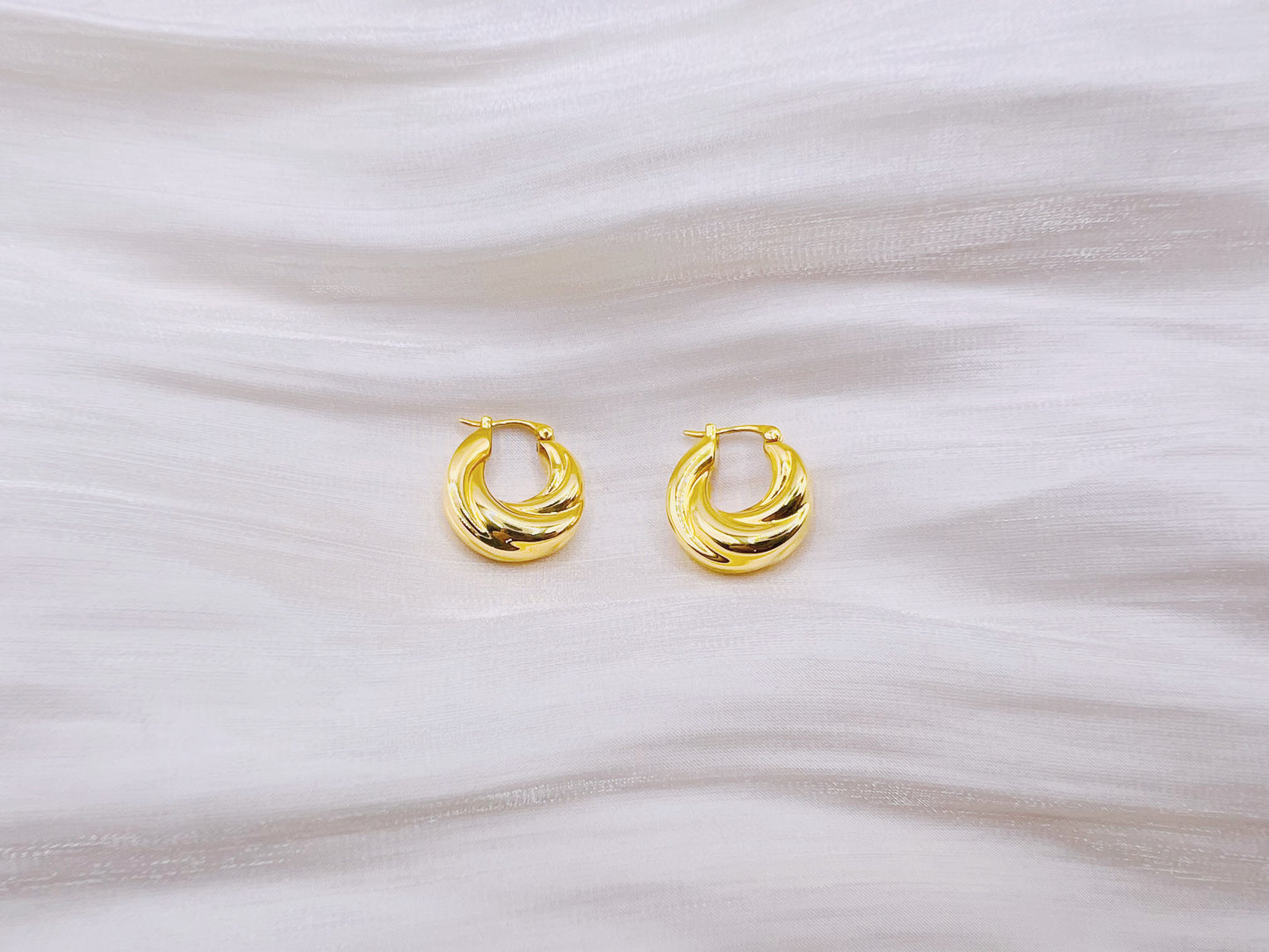 18K Gold - Chunky Rope-Twist Huggie Earrings