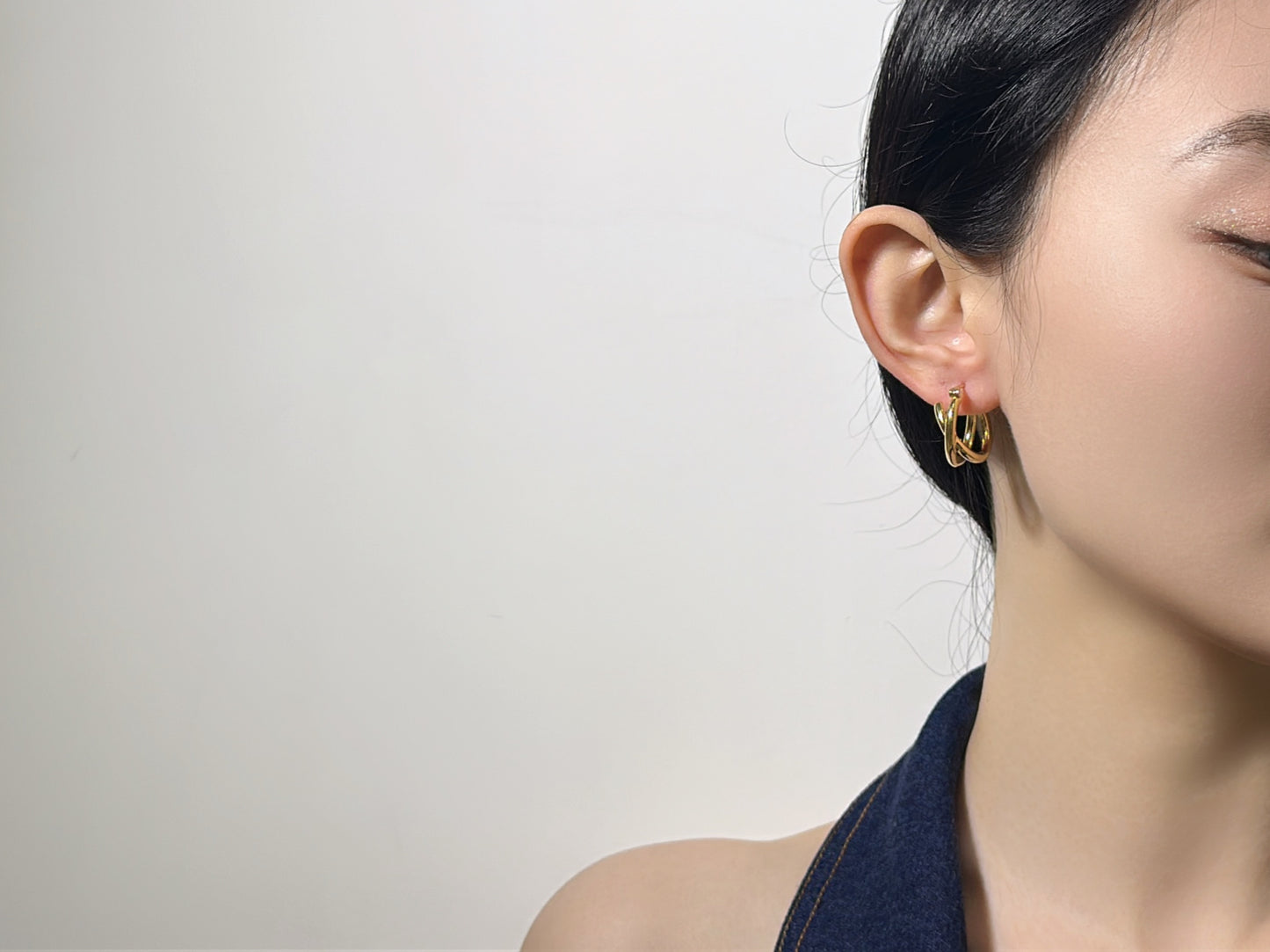 18K Gold - Crossed Rope Huggie Earrings