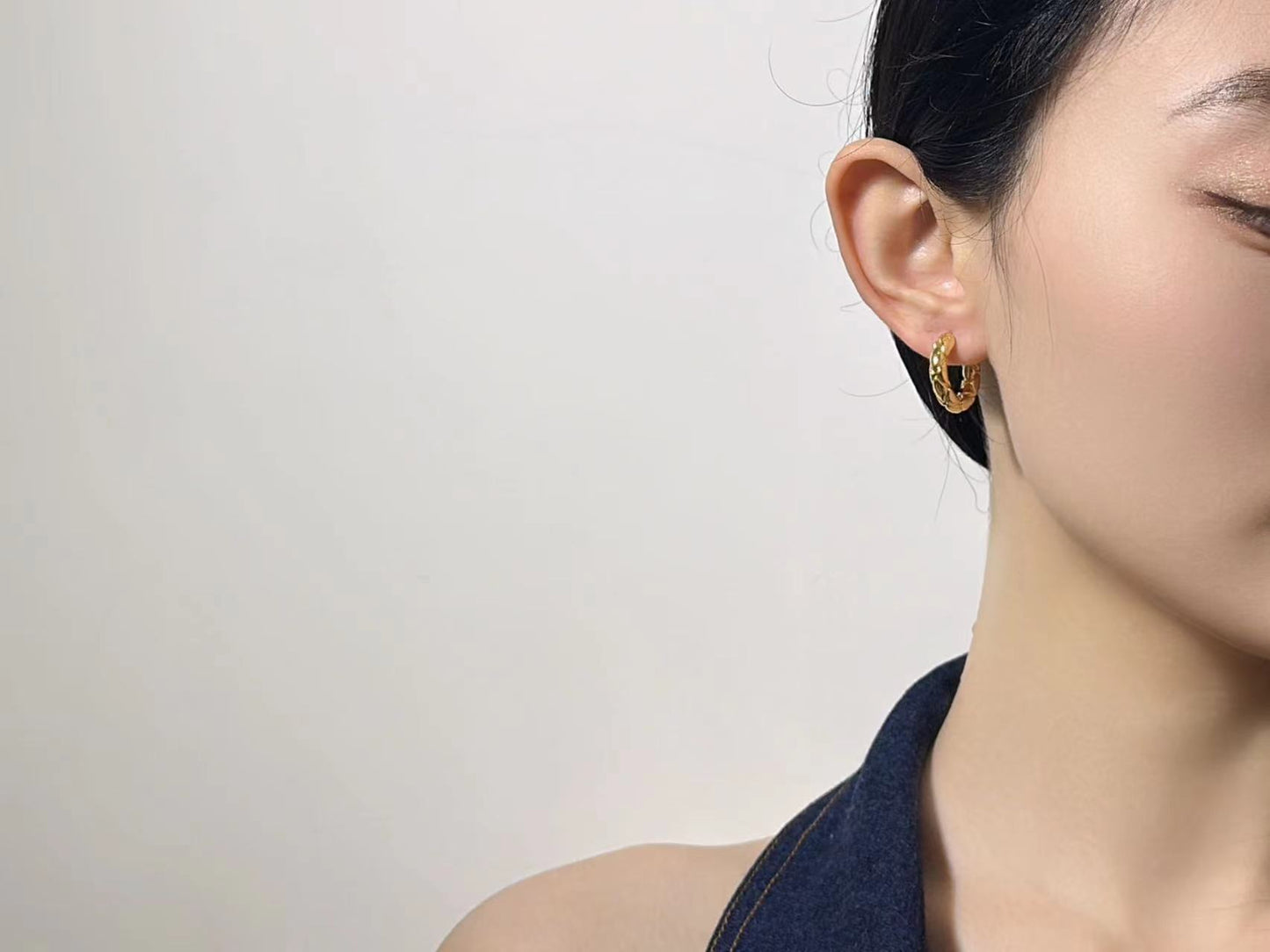 18K Gold - Fine Threaded Huggie Earrings