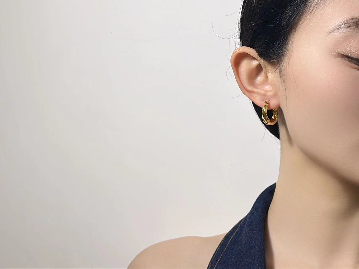 18K Gold - Spiral Huggie Earrings