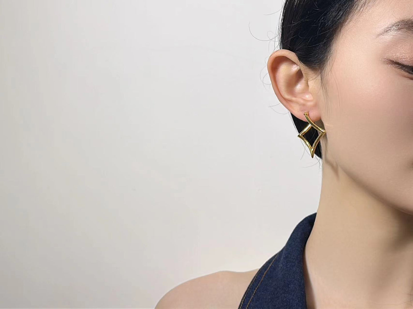 18K Gold - Star Huggie Earrings